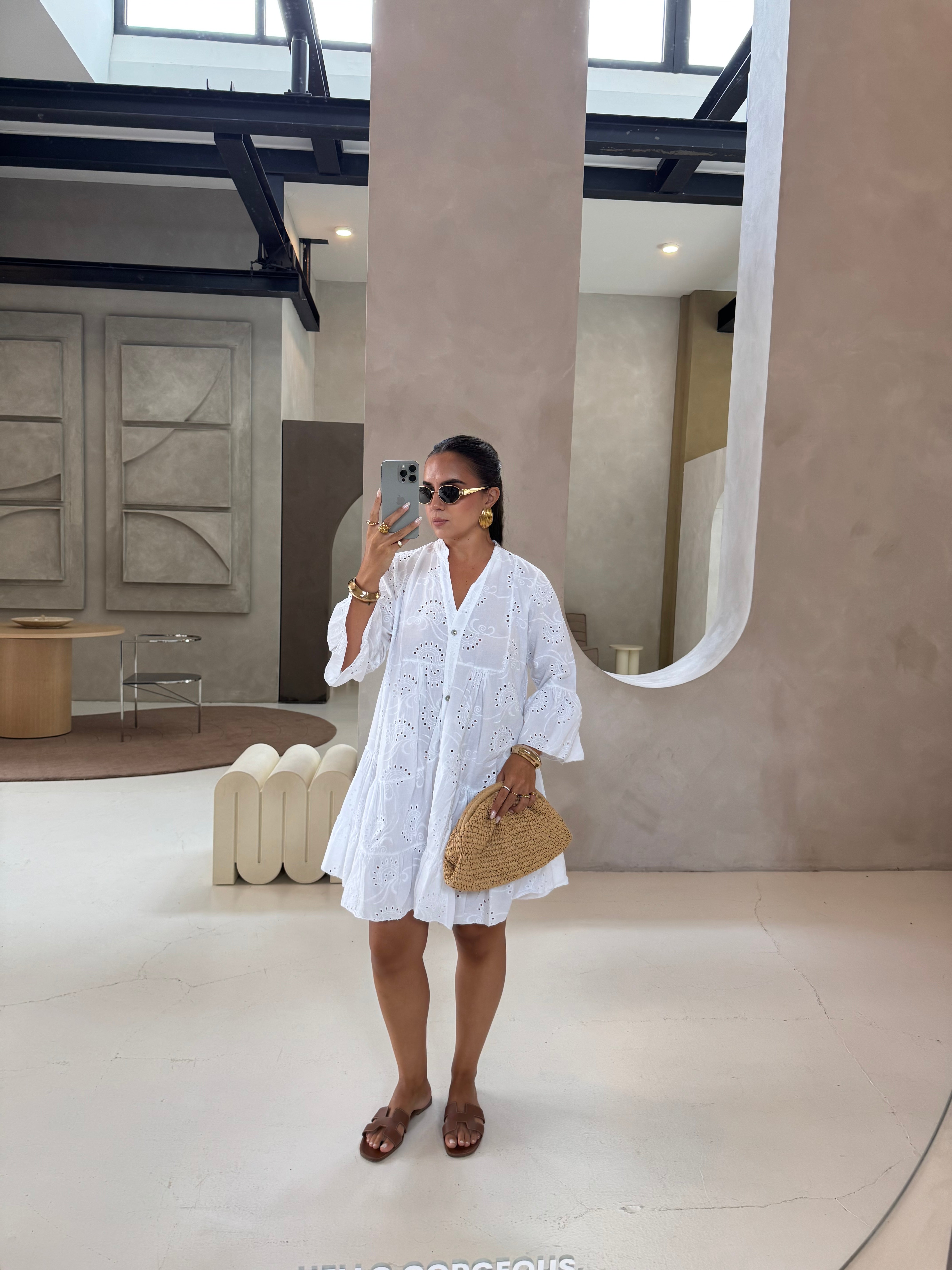 Robe courte broderie blanche