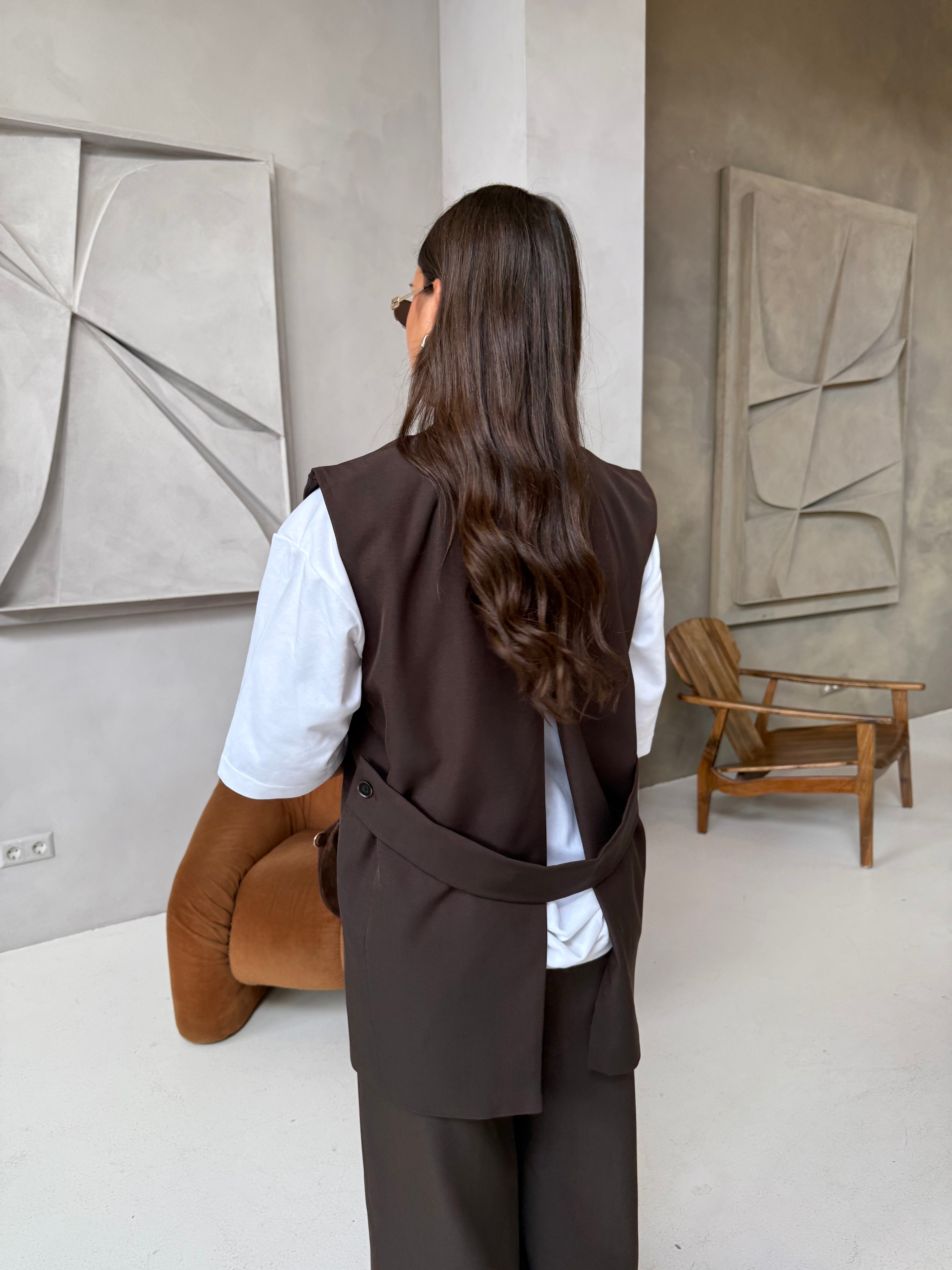 Blazer sans manche marron ouvert au dos (W25209)