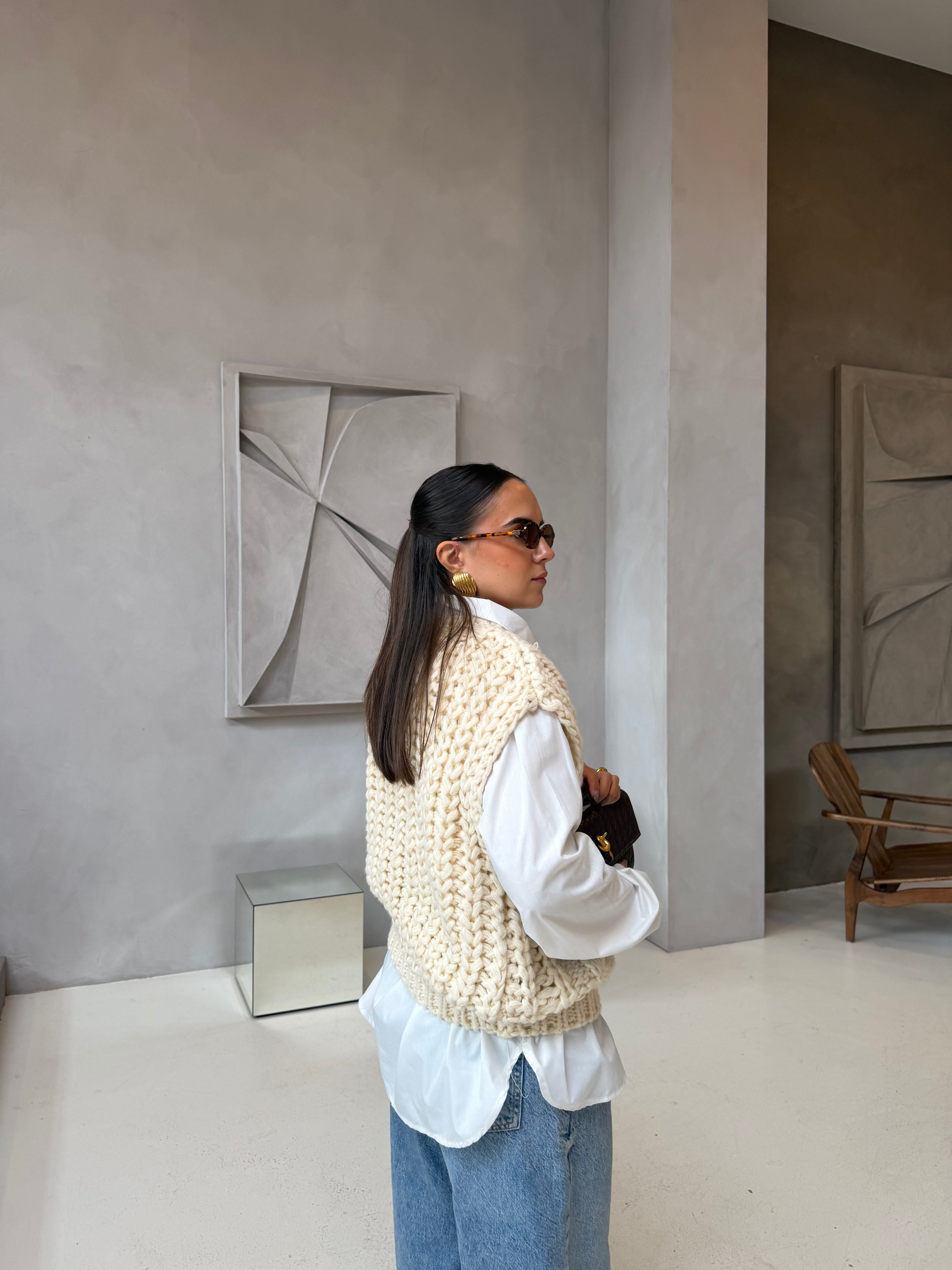 Pull crochet sans manche crème (2310)