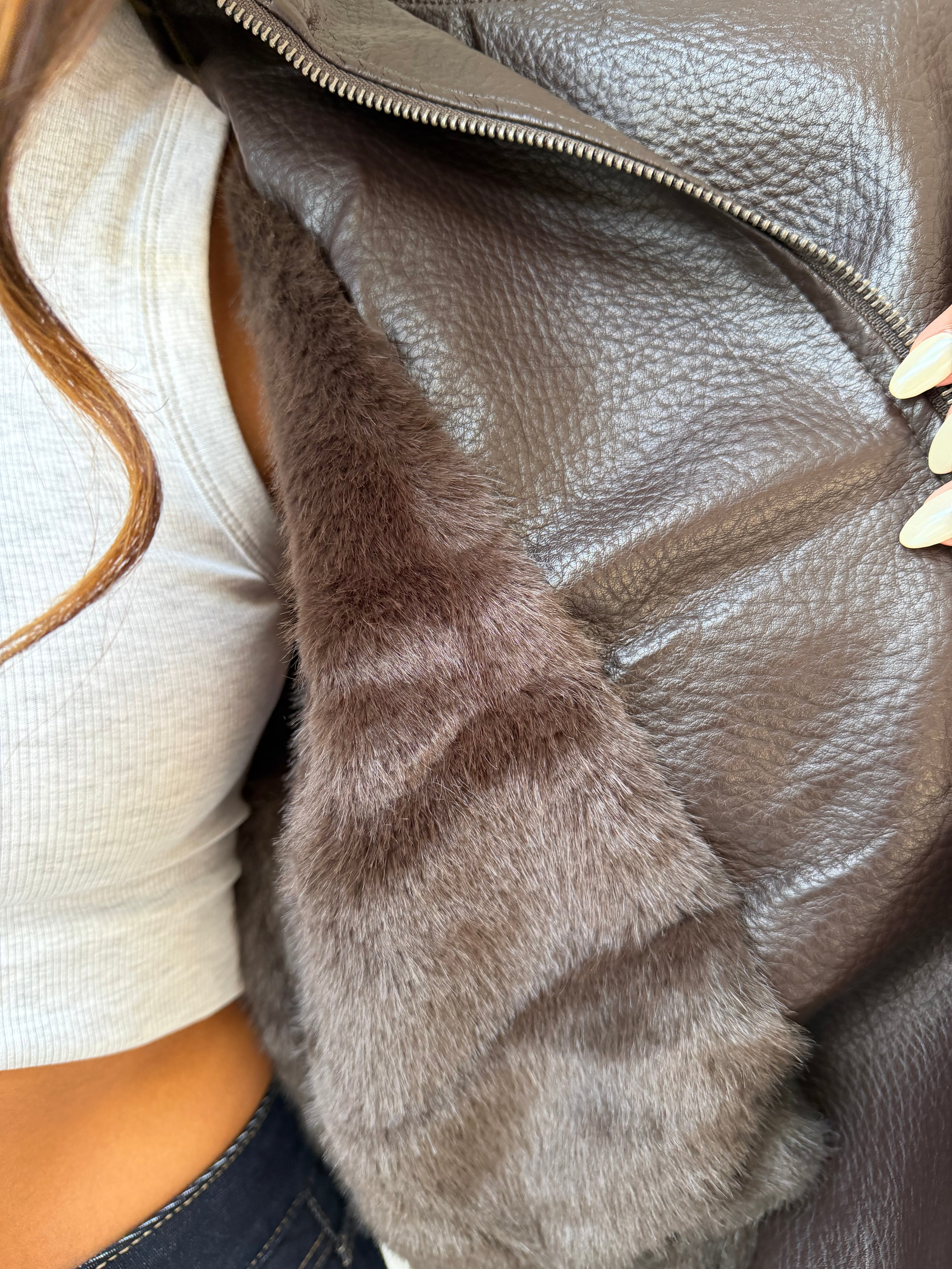 Veste LESLIE entièrement fourrée simili marron (HM-869)