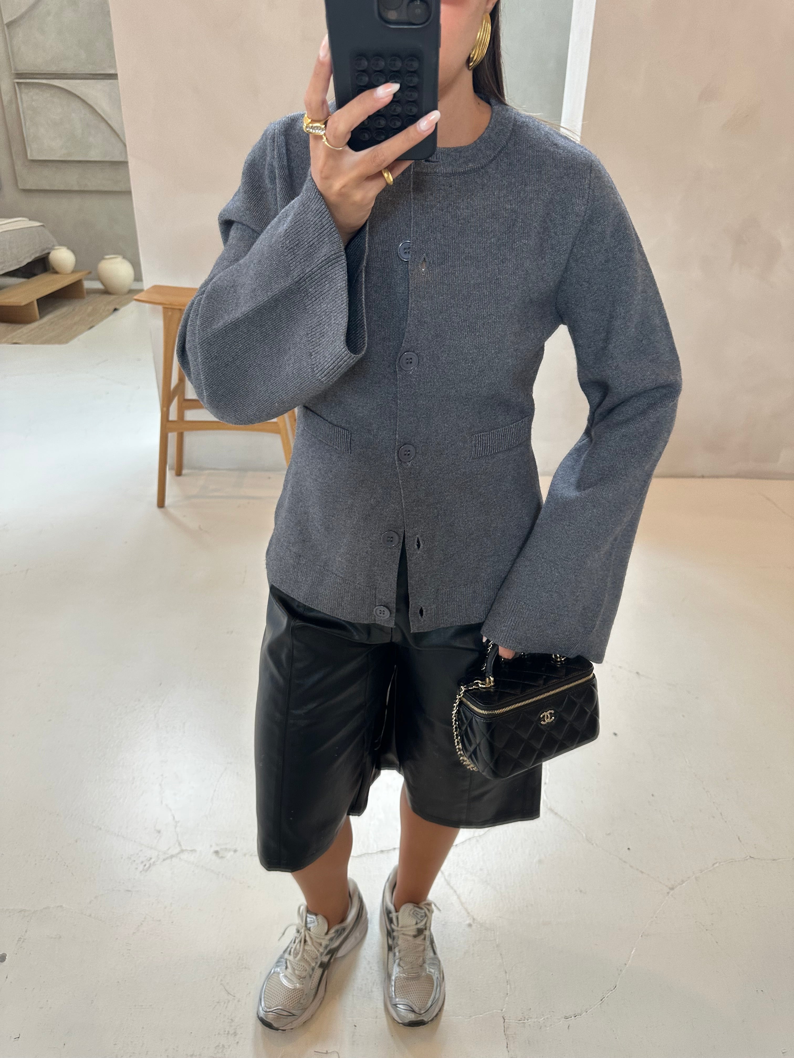 Cardigan à boutons gris (H880)