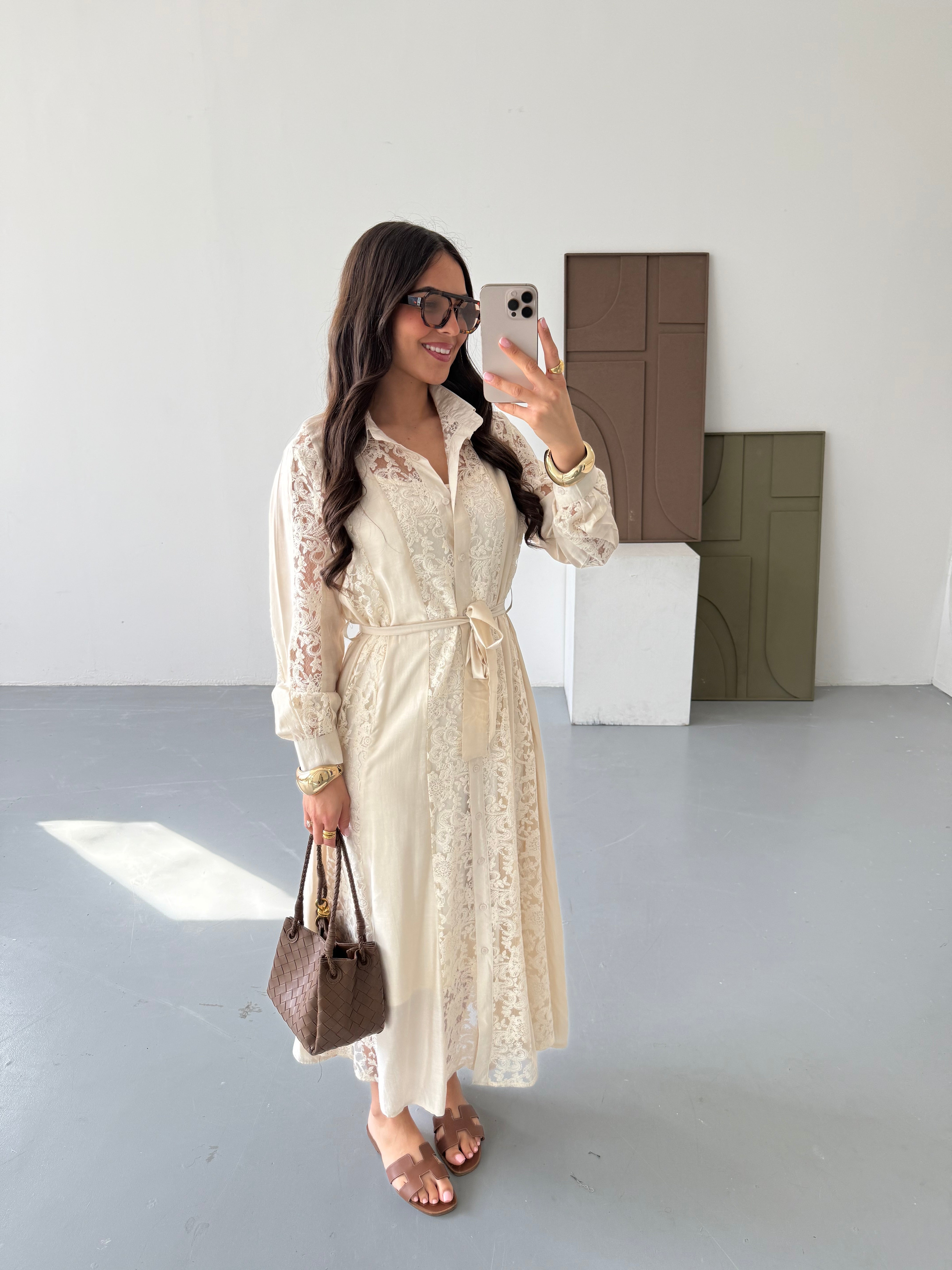 Robe dentelle beige (J0055)