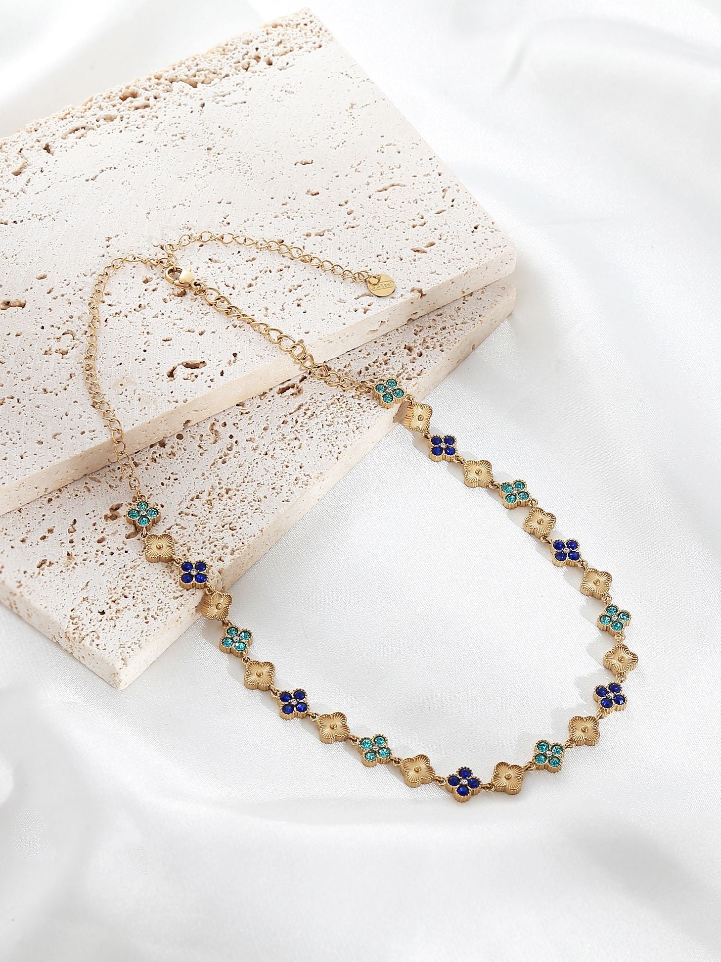 Collier GUILA doré (N-40989)