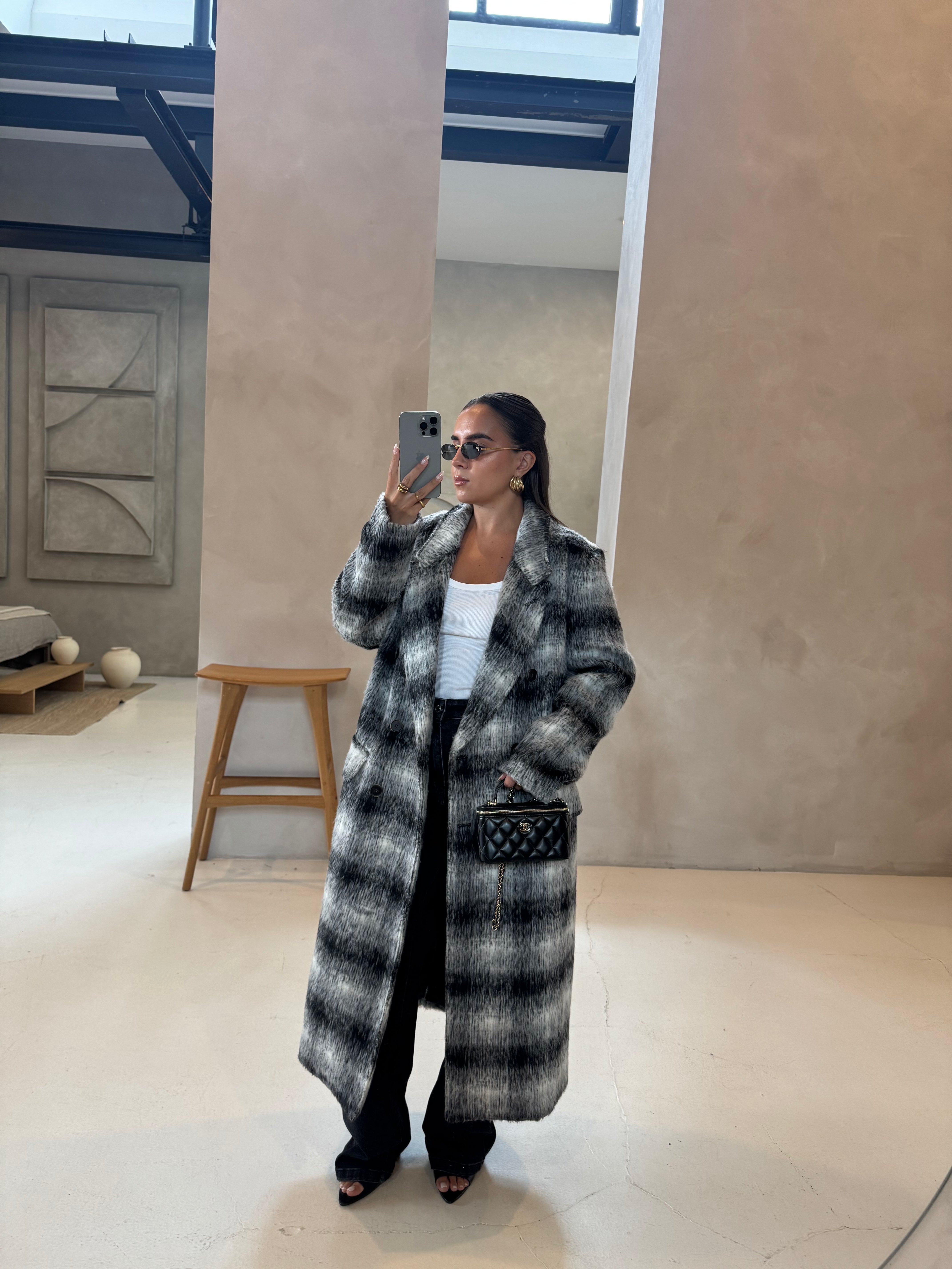 Manteau BELLA long noir à carreaux (W24768)
