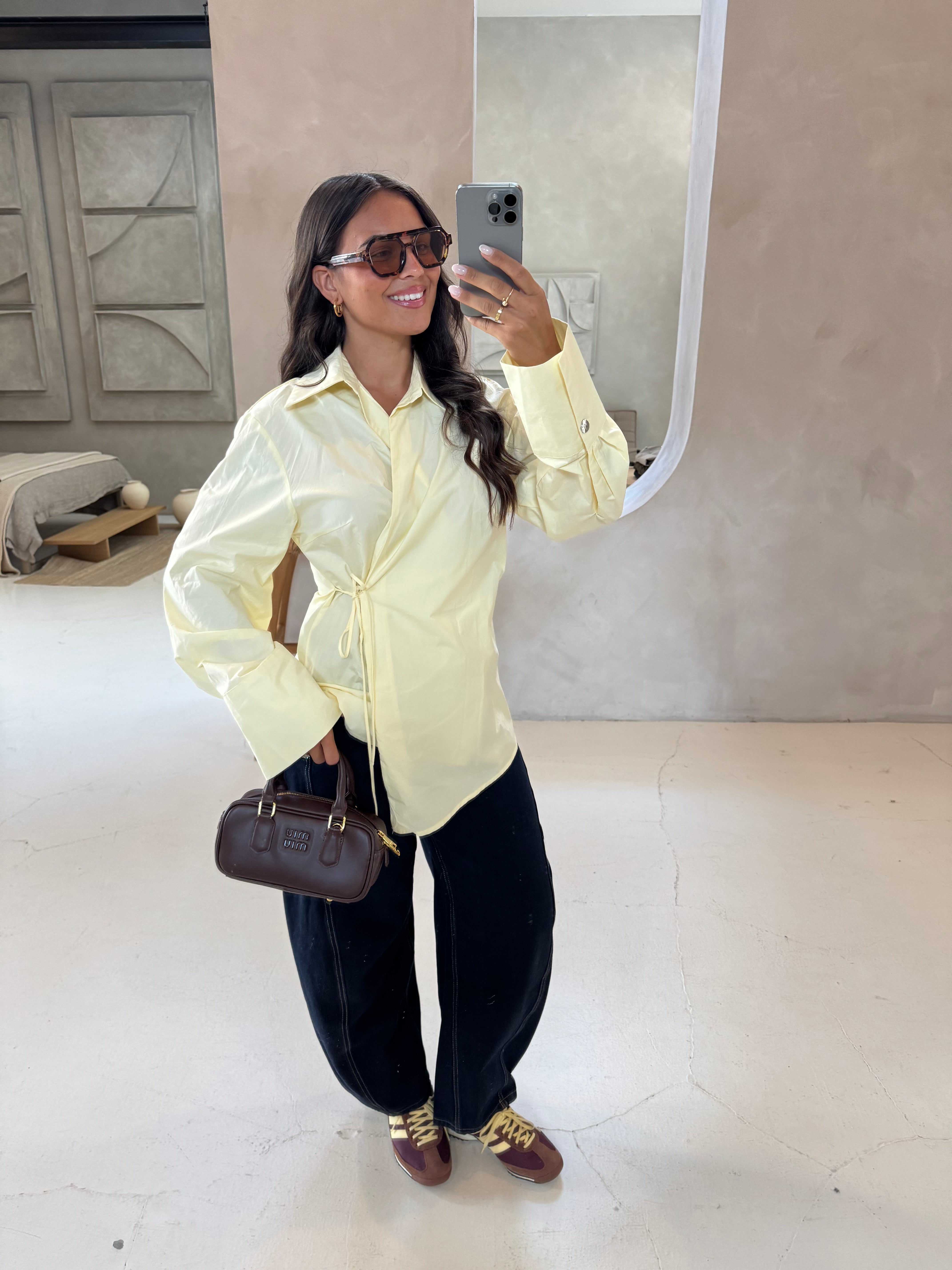 Chemise à noeud jaune (51130)