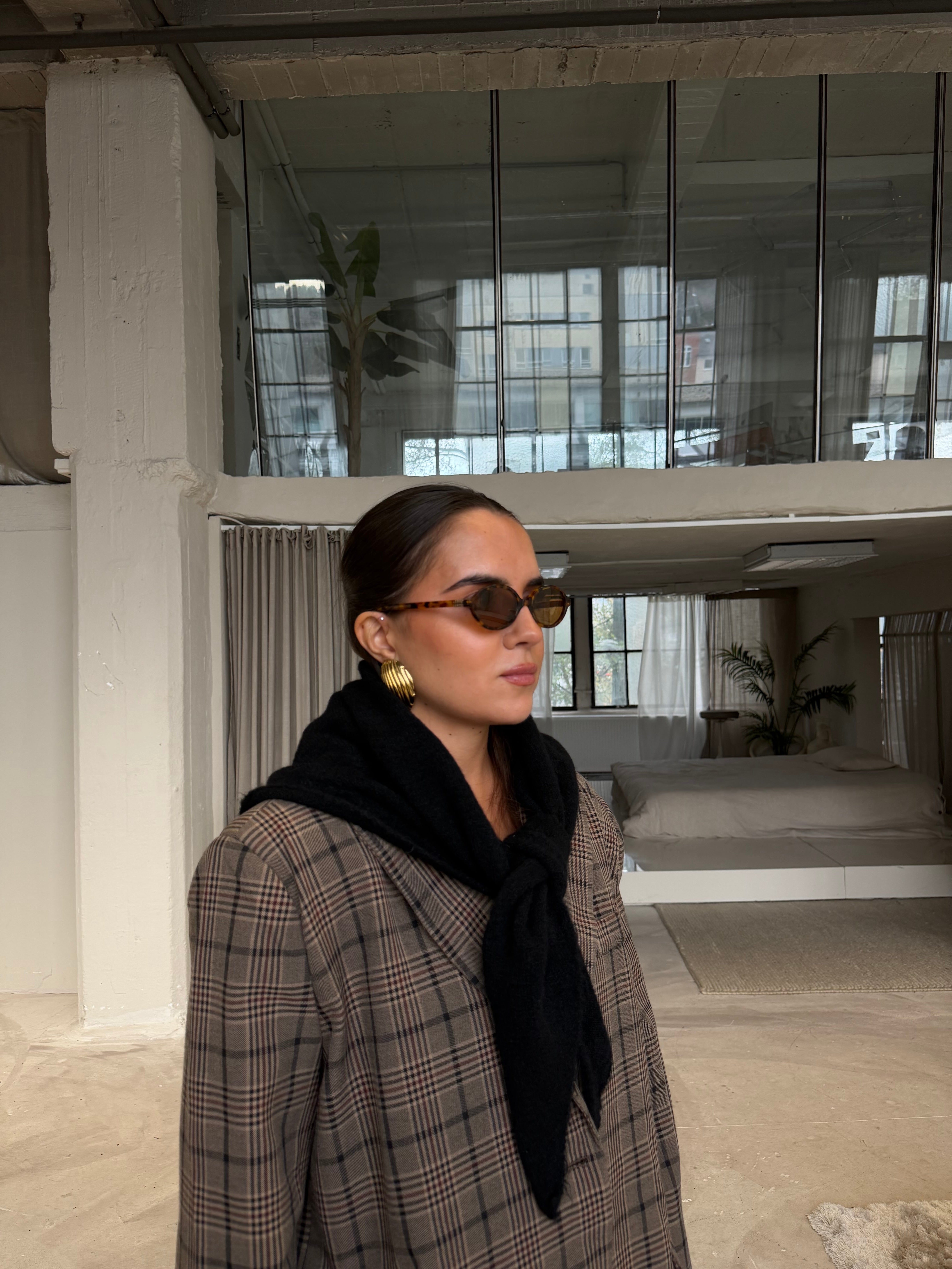 Écharpe noire triangle