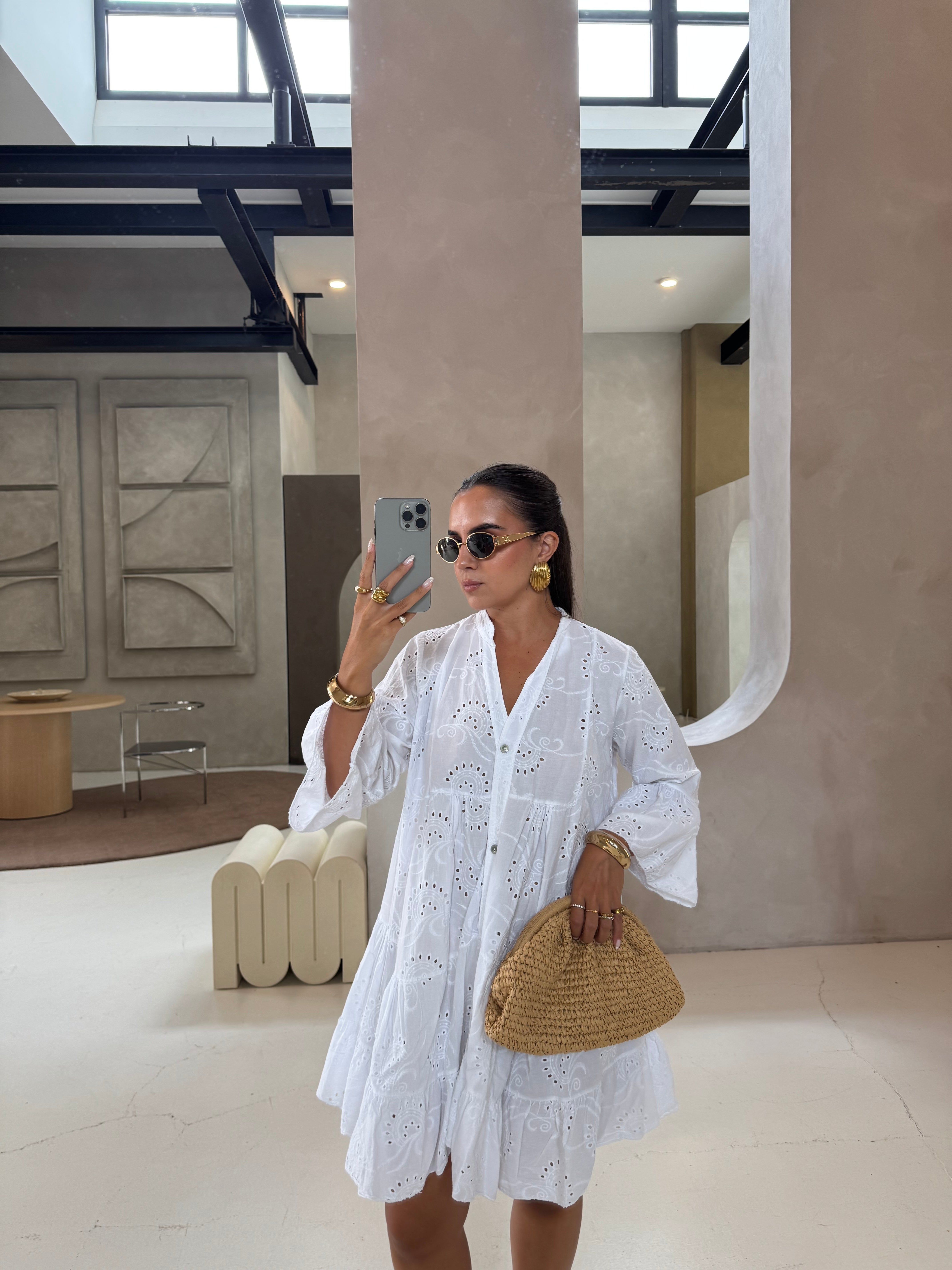 Robe courte broderie blanche