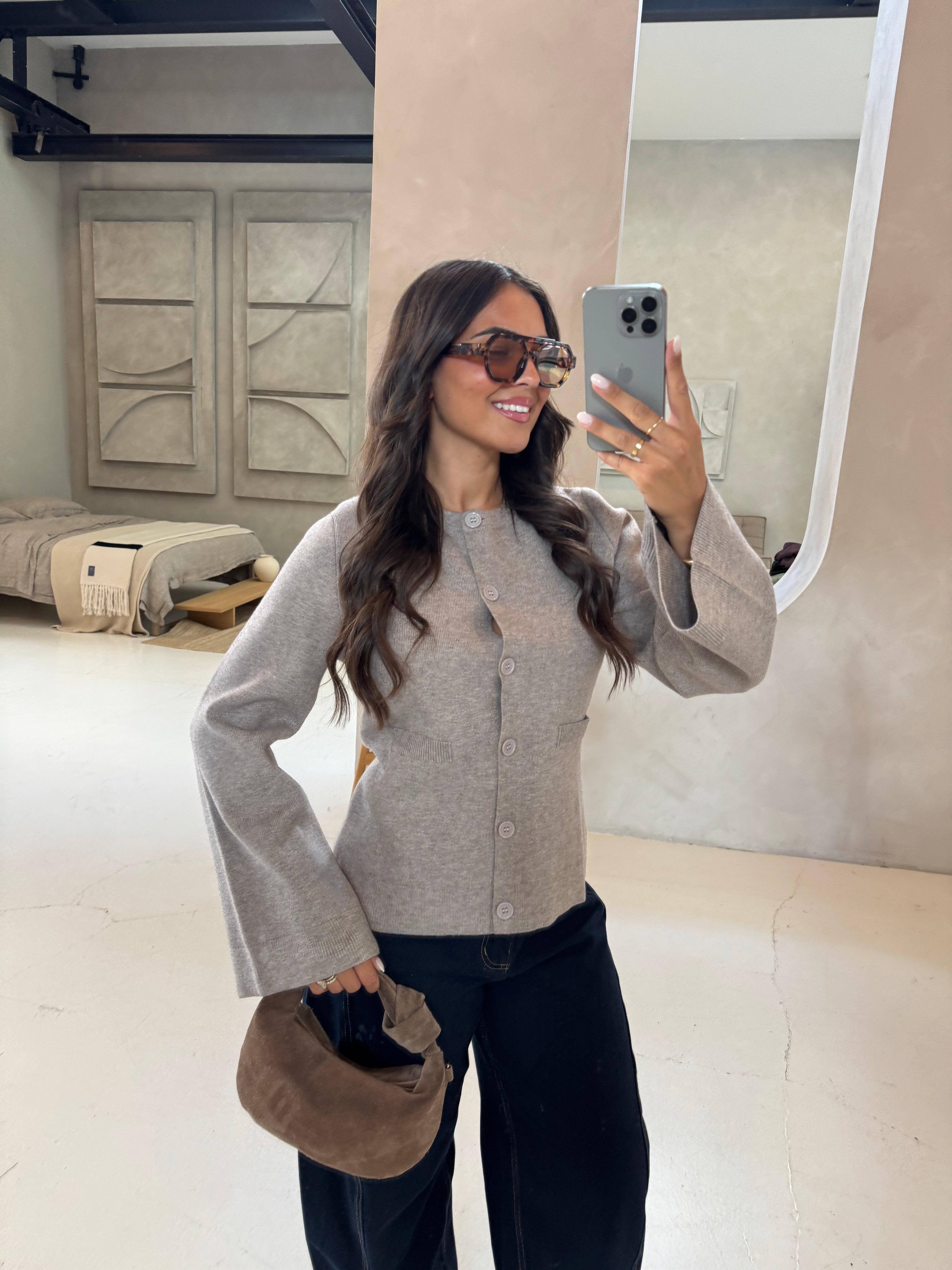 Cardigan à boutons taupe (H880)